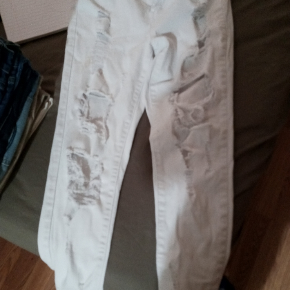 White capri